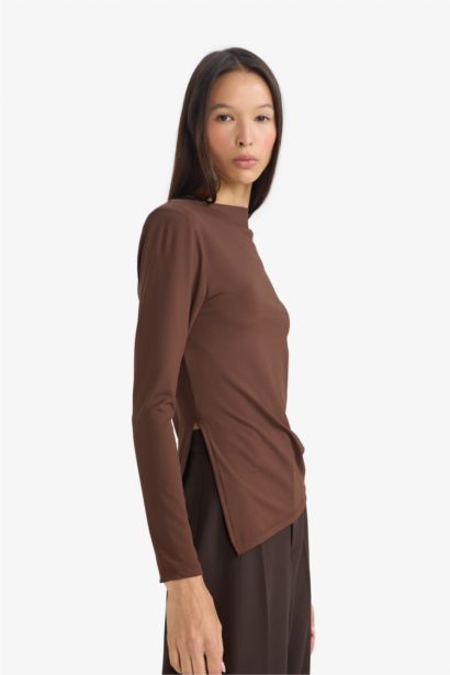 Fitted Crew Neck Long Sleeve T-Shirt