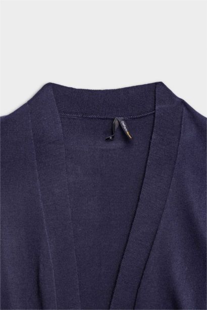 كارديجان قصة عادية بياقة V