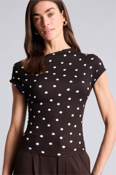 تيشيرت نص كم سليم فيت بكتف واحد