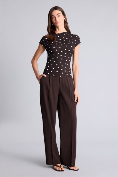 تيشيرت نص كم سليم فيت بكتف واحد