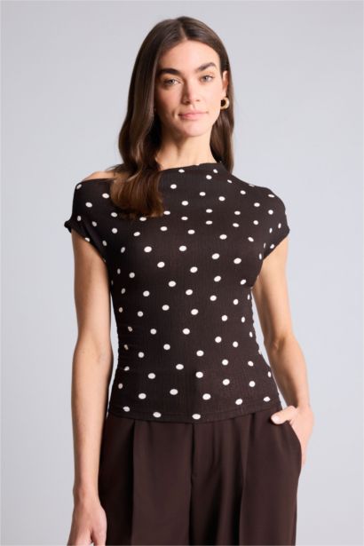 تيشيرت نص كم سليم فيت بكتف واحد