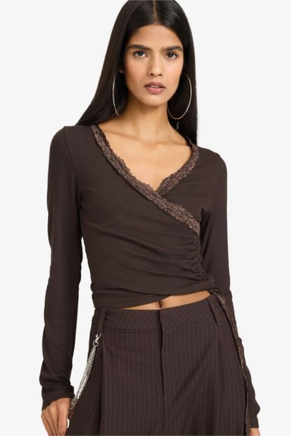 تيشيرت مخصر بتفاصيل دانتيل