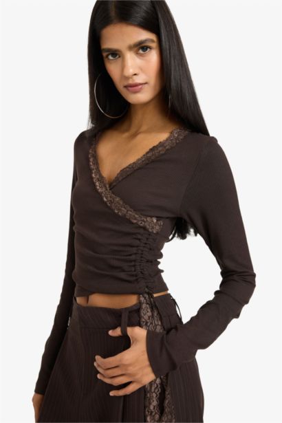 تيشيرت مخصر بتفاصيل دانتيل