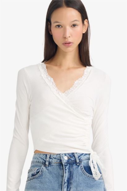 Fitted V-Neck Lace Detail Long Sleeve T-Shirt