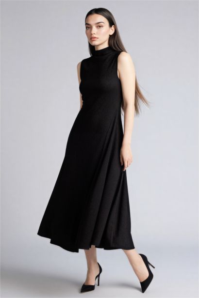 A Cut Dog Collar Sleeveless Dress