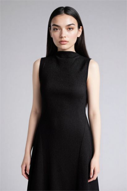 A Cut Dog Collar Sleeveless Dress