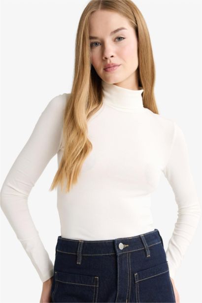 تيشيرت كم طويل مخصر بياقة عالية