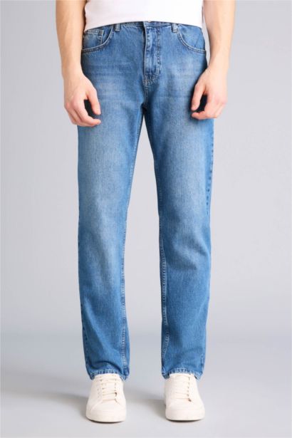 بنطلون برجل ضيقة