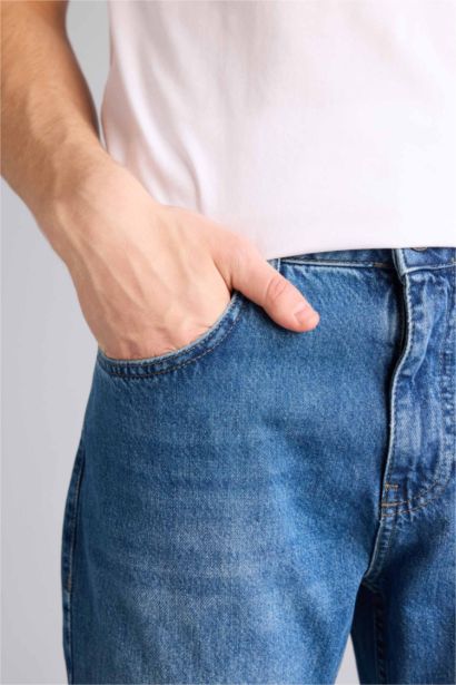 بنطلون برجل ضيقة