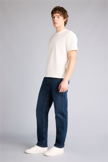 بنطلون برجل ضيقة