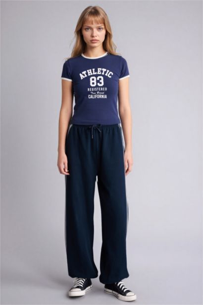 Футболка Fitted в рубчик с принтом и коротким рукавом