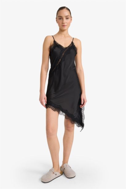 قميص نوم ستان قصة عادية بياقة V بحمالات