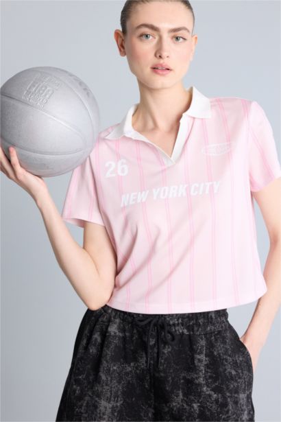 Спортивная футболка поло Cropped Fit из тюля с воротником поло цифровым принтом и коротким рукавом