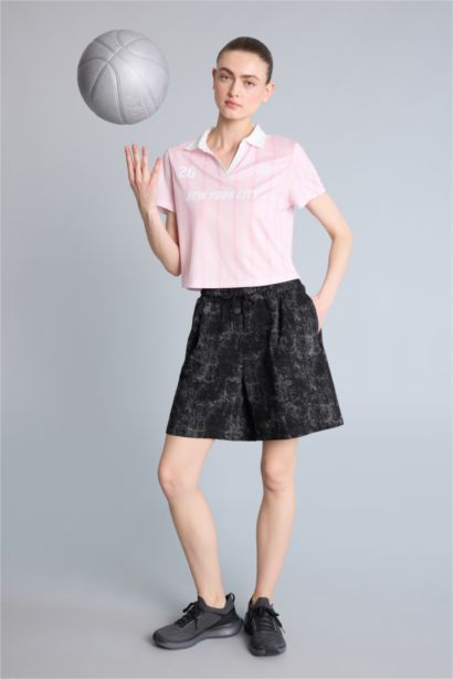 Спортивная футболка поло Cropped Fit из тюля с воротником поло цифровым принтом и коротким рукавом