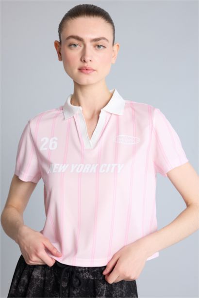 Спортивная футболка поло Cropped Fit из тюля с воротником поло цифровым принтом и коротким рукавом