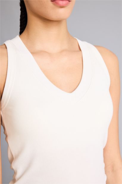 Майка приталенного кроя с V-образным вырезом из модала для женщин