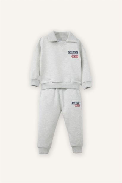 طقم بيبي اولادي بطبعة شعار اوفر سايز - قطعتين