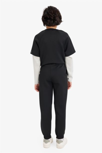 بنطلون سويت بانتس اولادي بطبعة شعار قماش سكوبا قصة عادية