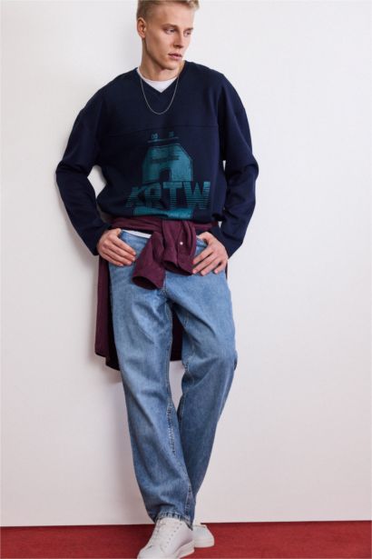 Boxy Fit V-Neck Slogan Print Sweatshirt