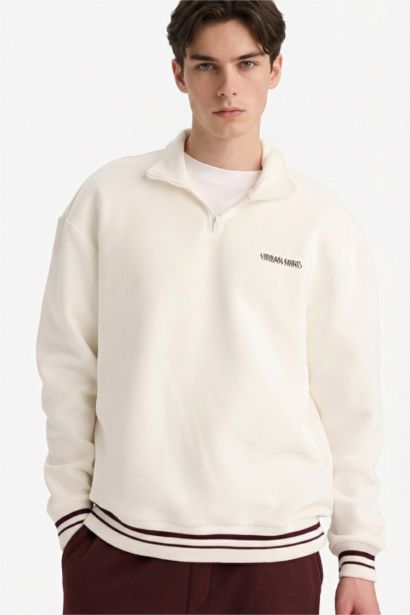 سويت شيرت بطبعة شعار اوفر سايز بياخة عالية بنصف سحاب