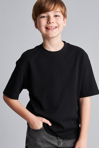 T-shirt noir oversize 100% coton à col rond et manches courtes pour garçon