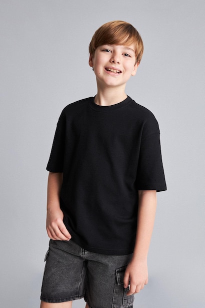 T-shirt noir oversize 100% coton à col rond et manches courtes pour garçon