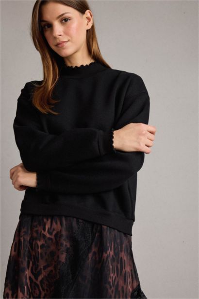 Leopard Print Crew Neck Sweatshirt