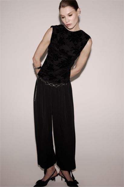 بلوزة توب فلورال كت سليم فيت بياخة مستديرة