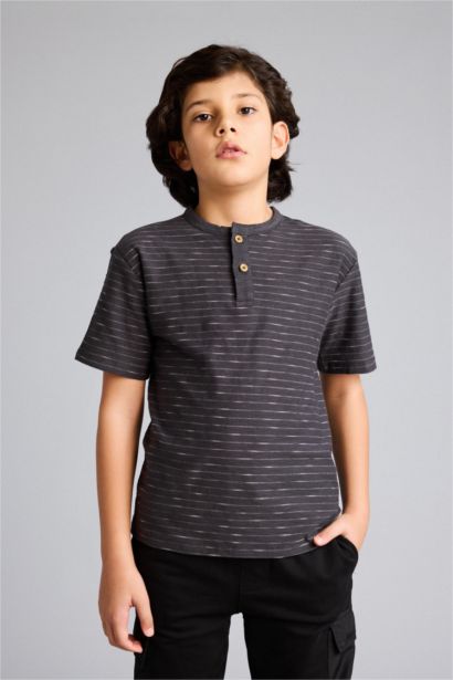 تيشيرت اولادي نص كم قصة عادية بياقة قاضي