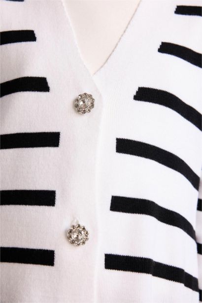 سترة قصة عادية برقبة V