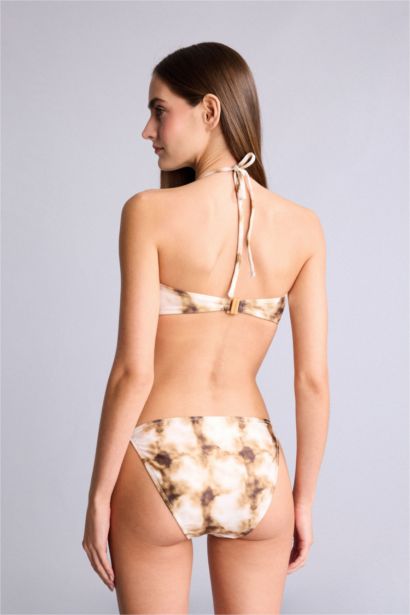 كلوت بكيني قصة عادية