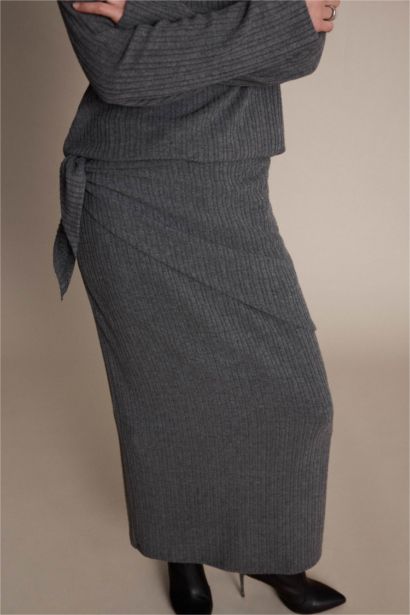 تنورة ميدي مضلع بخصر عادي وقصة A