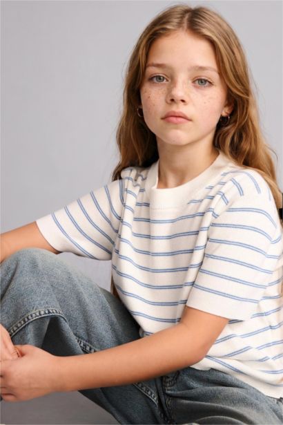 بلوفر بناتي مضلع قصة عادية بياقة مستديرة