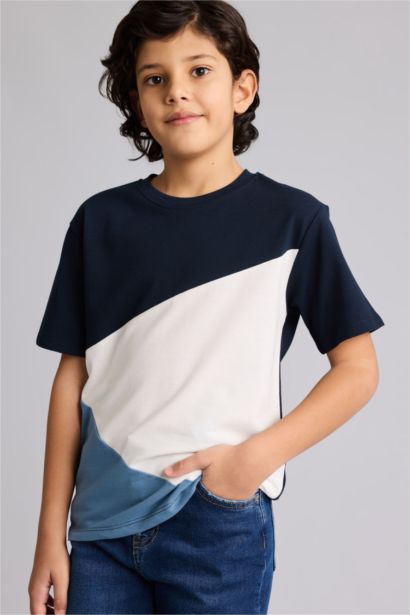 تيشيرت اولادي نص كم بيكيه قصة عادية برقبة مستديرة