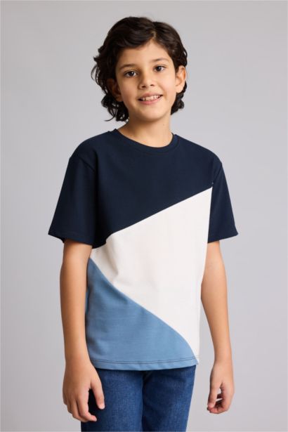 تيشيرت اولادي نص كم بيكيه قصة عادية برقبة مستديرة