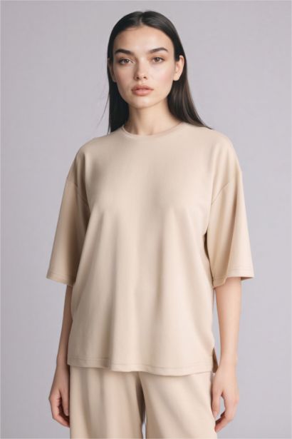 تيشيرت نص كم قصة مريحة وياقة مستديرة