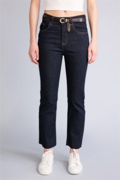 بنطرون جينز كروب فلير فيت وخصر عالي