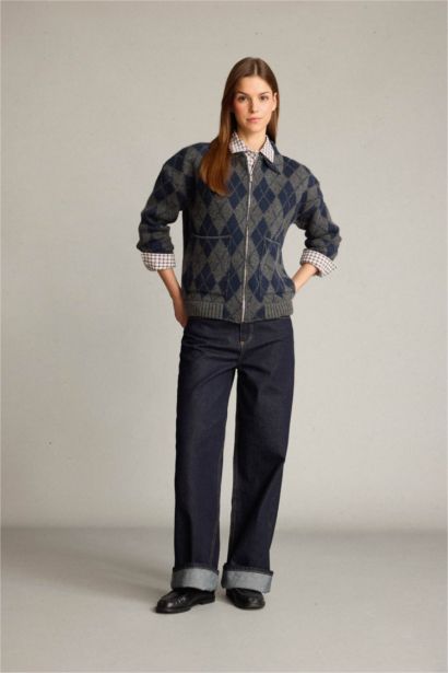 Fitted Diamond Patterned Zippered Cardigan