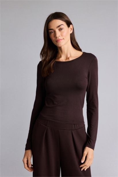 بلوزة بيزك سادة كم طويل رقبة مستديرة