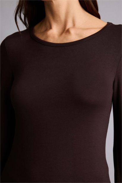 بلوزة بيزك سادة كم طويل رقبة مستديرة