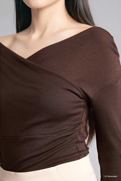 T-shirt slim à manches longues et col cache-cœur