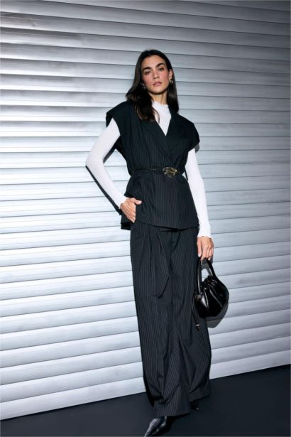 فيست طويل بياقة جاكيت