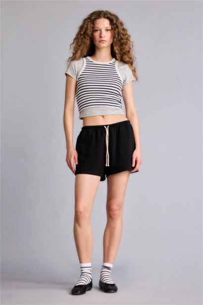 شورت قصير قصة عادية