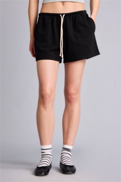 شورت قصير قصة عادية