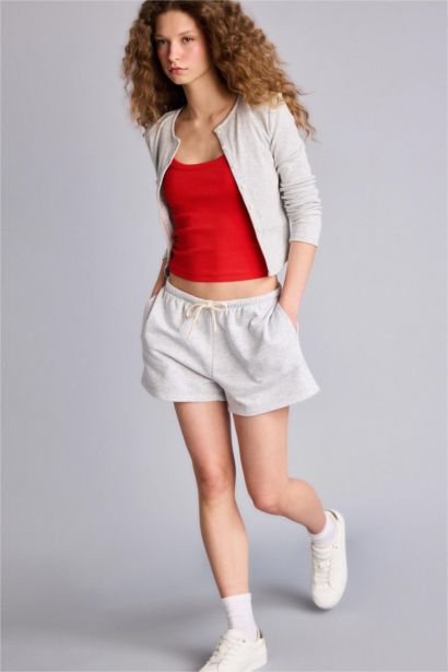 شورت قصير قصة عادية