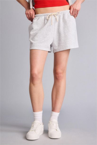 شورت قصير قصة عادية