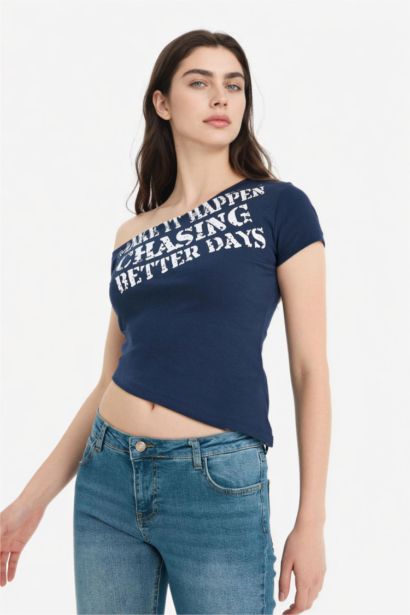 تيشيرت نص ردن مخصر وطبعة شعار