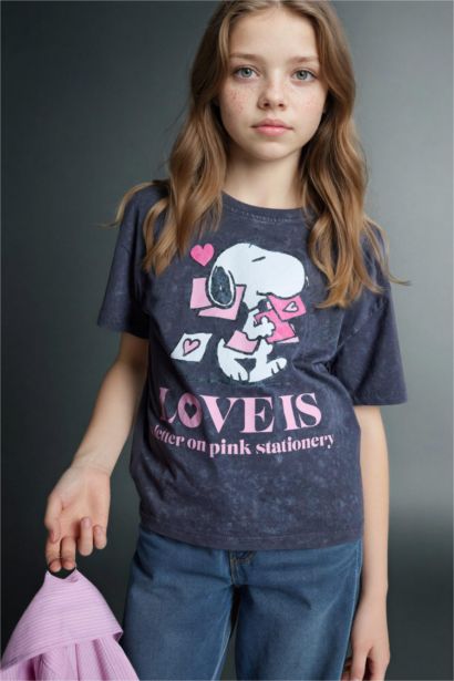 Relax Fit Snoopy Licensed Short Sleeve T-Shirt