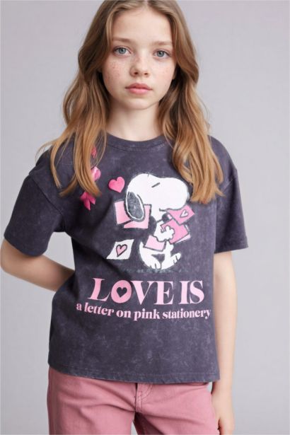 Relax Fit Snoopy Licensed Short Sleeve T-Shirt