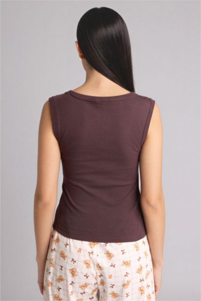 تانك توب قصة عادية